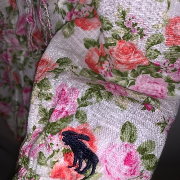 ABERCROMBIE & FITCH tank with tie in back - Picture 4 of 4